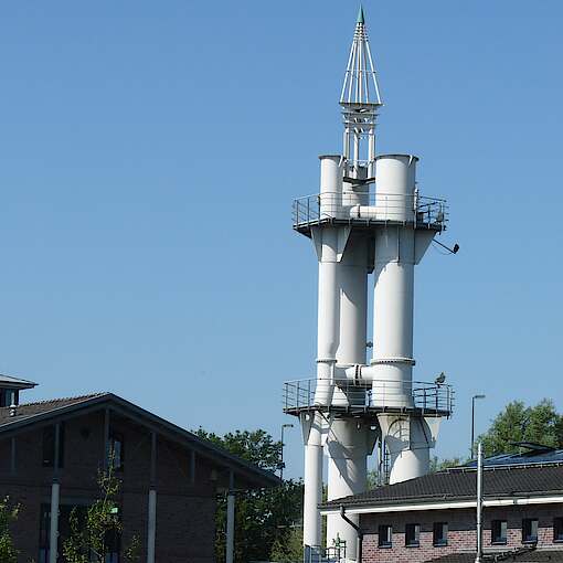 Foto neues Pumpwerk, Turm aus weißen Röhren